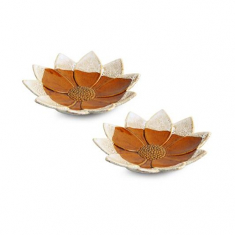 صواني وأطباق